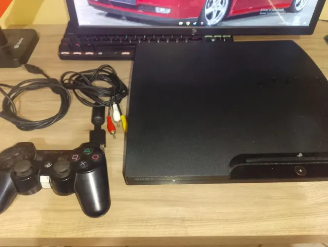 PS3 slim desbloqueado + controle dualshock 3 original com carregador + cabo av