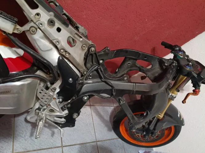 Cbr 600RR 2006 retirada de peças