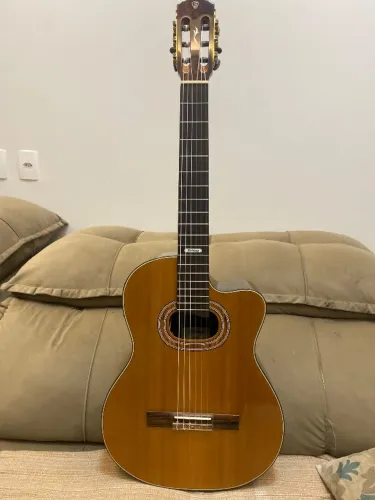 Violão semi novo