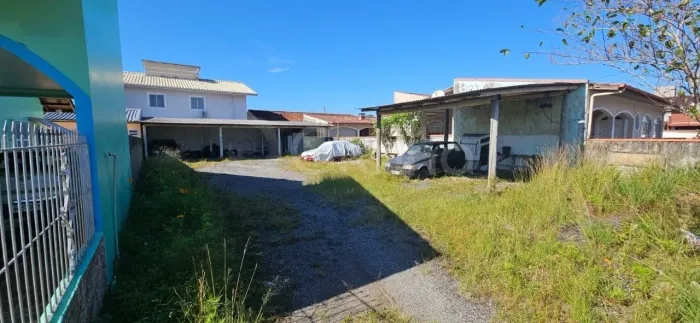 Terreno com 362,49 m² no Carianos
