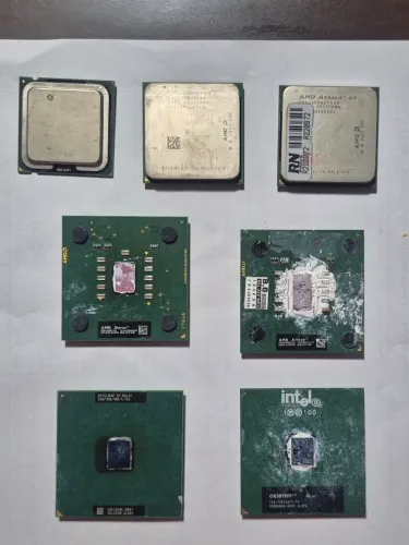 Coleção de processadores AMD e Intel
