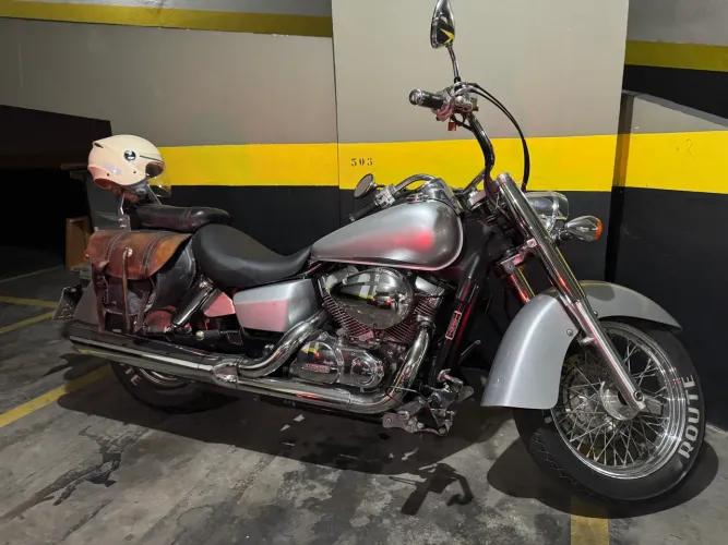 Honda Shadow 750 cc, impecável com baixa KM 28.000.
