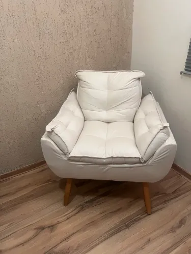 Poltrona ! (Pés de palito Madeira ) Leroy MerlimBEGE ! Nova
