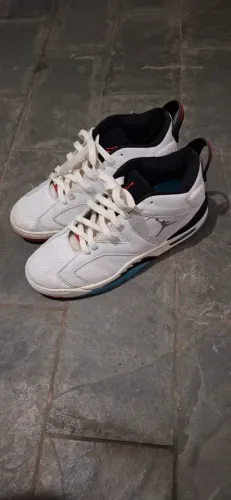 Tenis Jordan branco 41