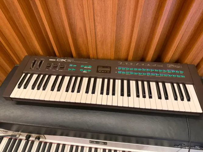 Teclado Yamaha DX21