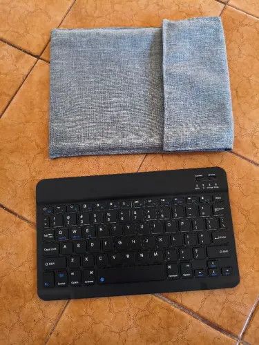 Teclado Bluetooth Recarregável para Windows, Android e iOS com Capa
