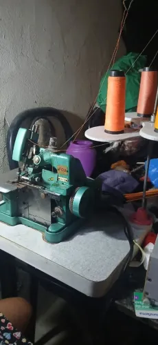 vende-se maquina overflow chinesinha