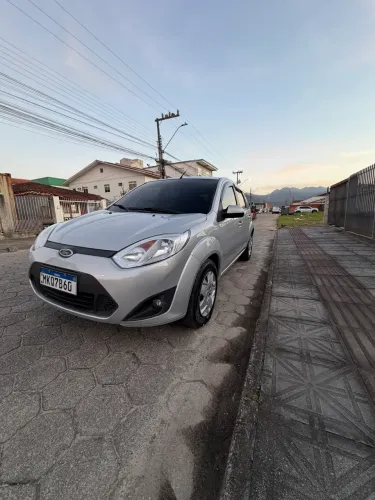 Ford Fiesta SE 1.6 8V Flex 5P 2014