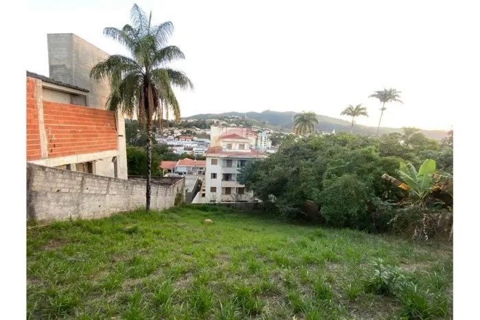 Dimensões do lote: 20,5 m frente, 25,0 m direito lote 37, 26, 0 m esquerdo lote 35 e 20,5