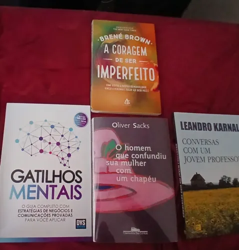 Vende se livros( De 20 a 30 reais)