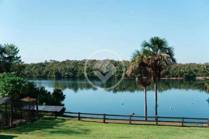Linda Casa de Recreio na Beira do Lago do Manso - Porteira Fechada codigo: 386958