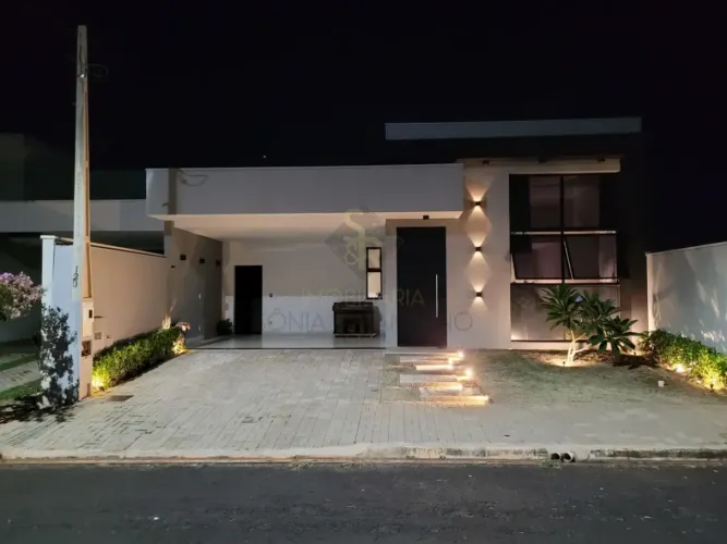 Linda casa moderna no condomínio Flamboyants 2 com piscina, área gourmet e segurança 24 ho