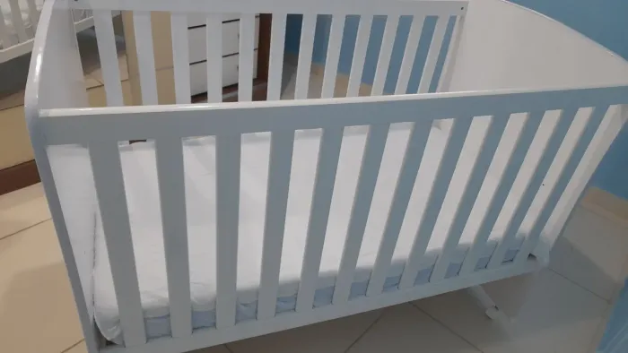 VENDO BERÇO AMERICANO, MINICAMA 3 NIVEL DE ALTURA BRANCO,COM COLCHAO