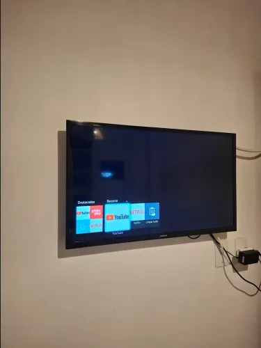 Samsung Smart TV LED 32" HD - Modelo UN32J4300AGXZD