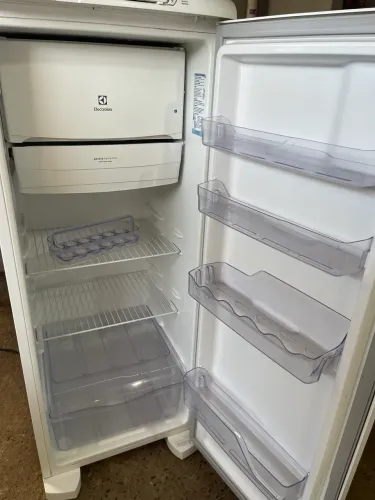 Geladeira bem conservada!