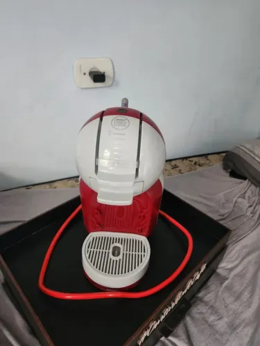 Cafeteira NESCAFÉ Dolce Gusto Mini Me Vermelha e Branca com Porta Cápsulas