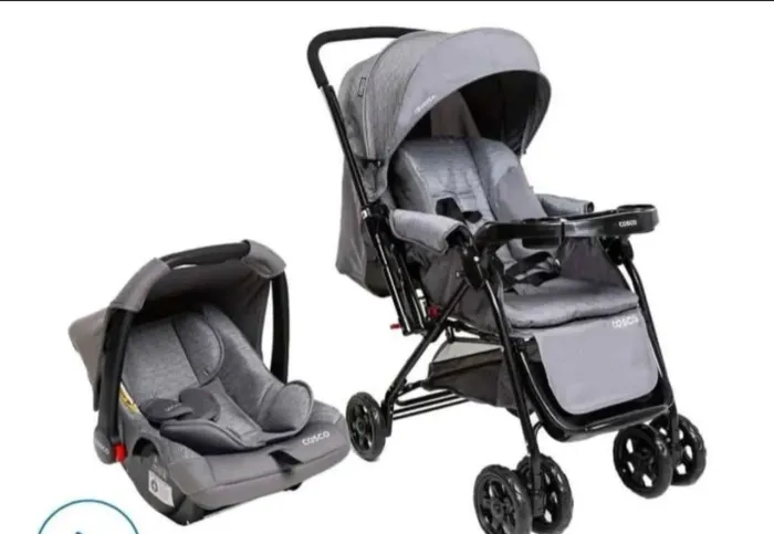 Carrinho de bebê com bebê conforto - Cosco Kids