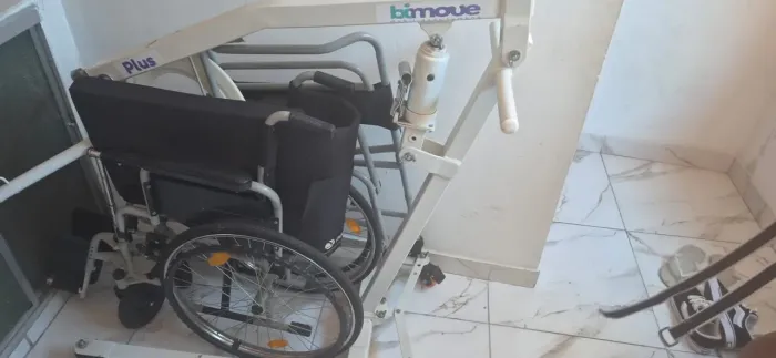 Cadeira de rodas e guincho de transferencia