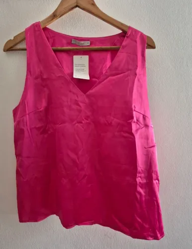 Camiseta pink em cetim nova