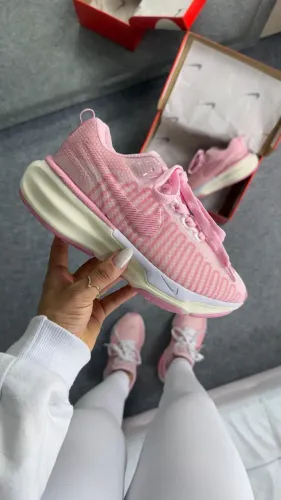 Tenis Nike invincible Run Linha basic Rosa Barbie