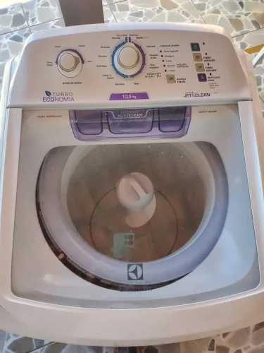 Vendo máquina de lavar Eletrolux funcionando com avarias e que não está drenando a água