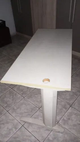 Mesa escritório 140x60 reforçada madeira MDF muito resistente com furo para passar fios
