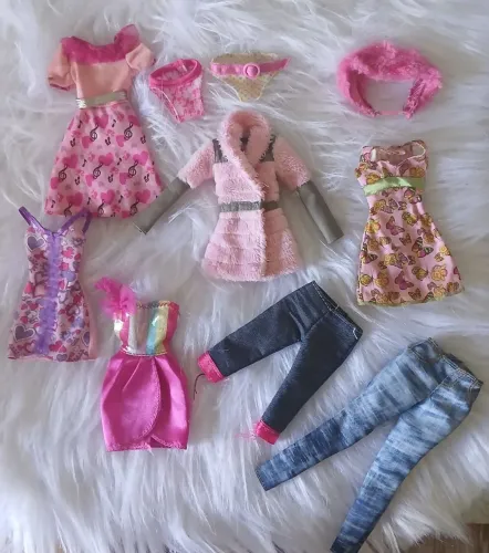 Boneca barbie, lote de roupinhas originais