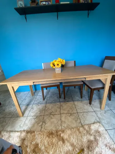 Mesa de jantar de 6 lugares ou para escritório.