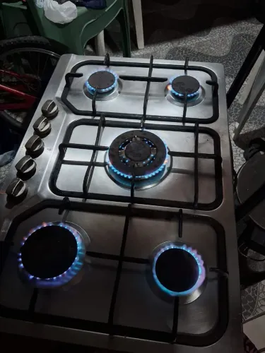 cooktop a gás de 5 bocas com mesa de aço inox eletrolux.