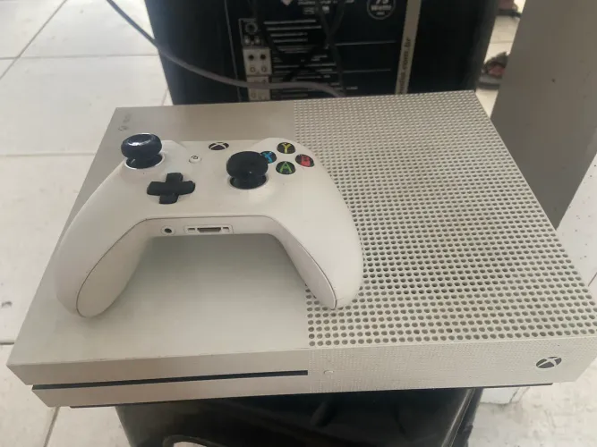 Xbox one s 1tb todo zerado com um jogo e controle 