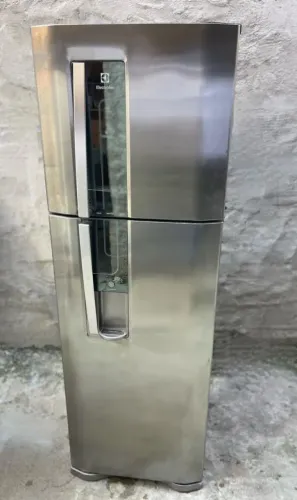 Geladeira Electrolux modelo DW42X.