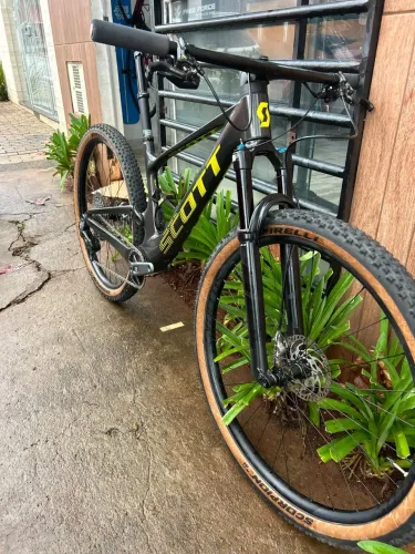 BICICLETA SCOTT SPARK RC TEAM ISSUE M PRETA AMARELA CARBONO AXS UDH WLETEONICO