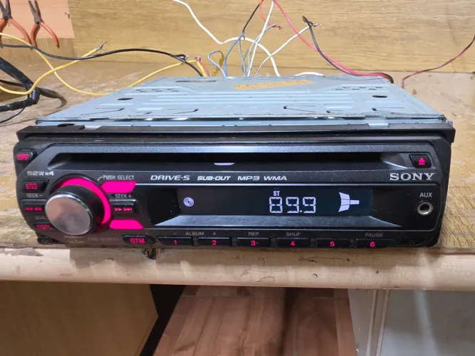 Radio Cd e Aux Sony CDP-M27BR 
