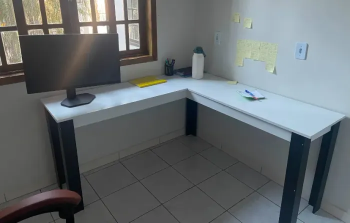Mesa de Escritório em L -Nova | R$ 200 Vendo mesa escritório em f