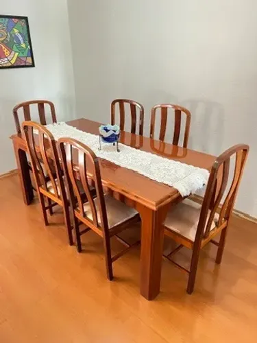 Mesa de jantar com 6 cadeiras com estofado madeira maciça