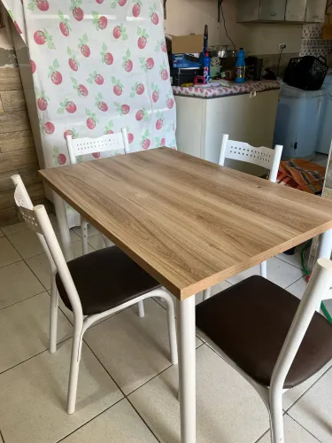 Mesa de 4 cadeias - em estado de nova