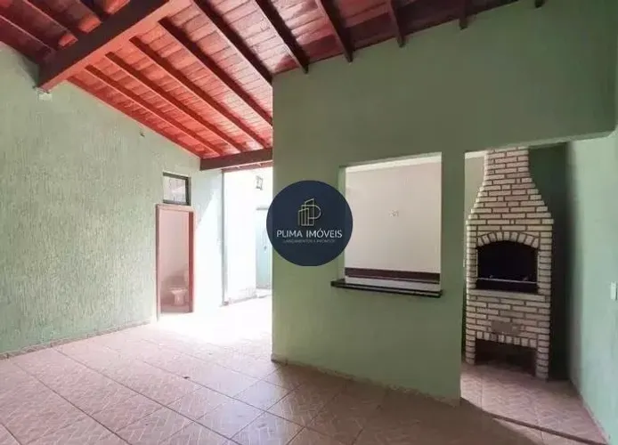 Excelente Oportunidade! Casa Térrea, Espaçosa, Pronta para Morar.