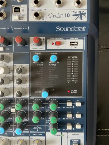Mesa de som Soundcraft Signature 10