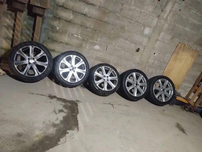 Roda aro 18 com pneu 225/45/18