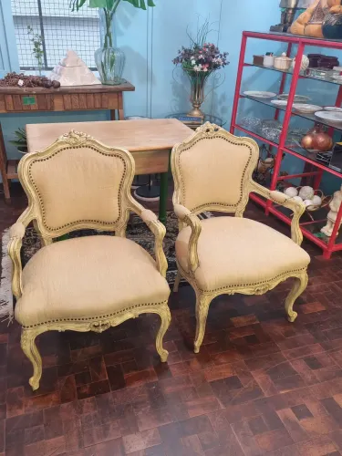 Poltronas Luis XV em madeira