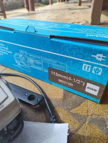 Esmerilhadeira Makita nova