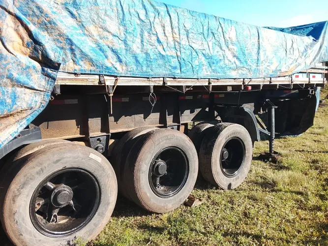 Carreta bug porta container