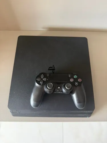 Ps4 slim 1 TB