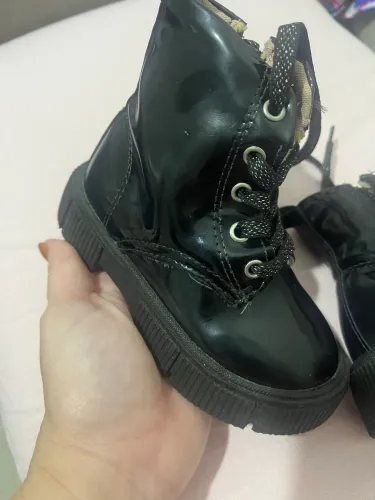 Bota infantil menina TAM 21 R$ 20,00