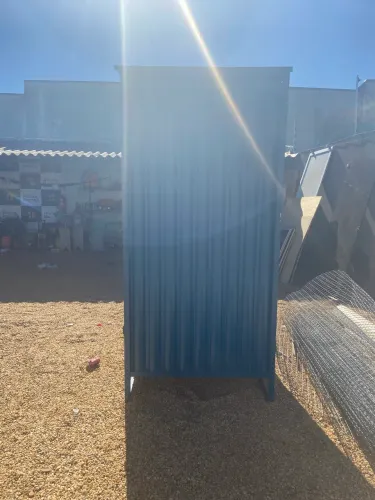 Vendo container Banheiro Almoxarifado