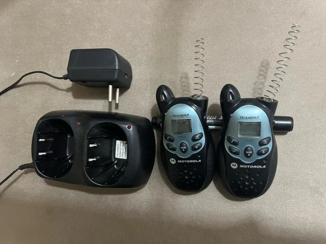 Par Rádio Comunicador Motorola Talkabout T5025 + Base Carregadora (Leia a Descrição)