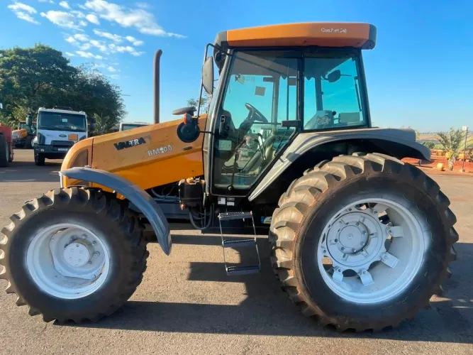 Trator Valtra BM-100 Ano 2010