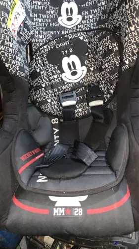 Cadeirinha veicular mickey
