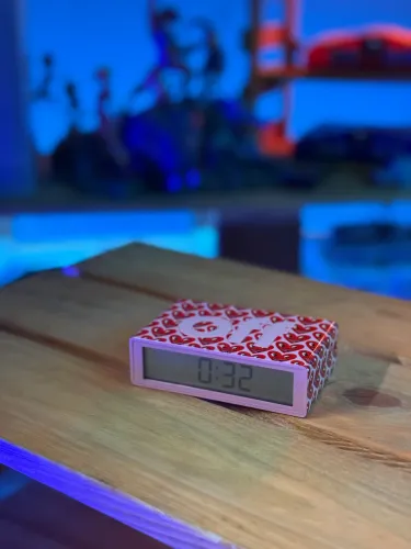 despertador keith haring x lexon gift setheart pink original