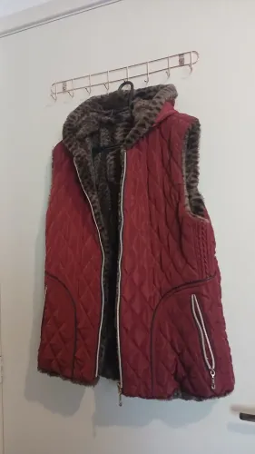 Colete feminino vermelho dupla face e animal print 